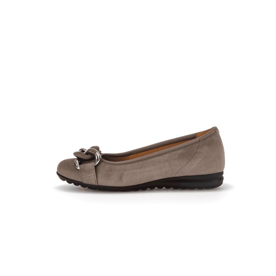 Gabor Buckle Trim Pump - Sabia 32.625 | Pumps & Flats